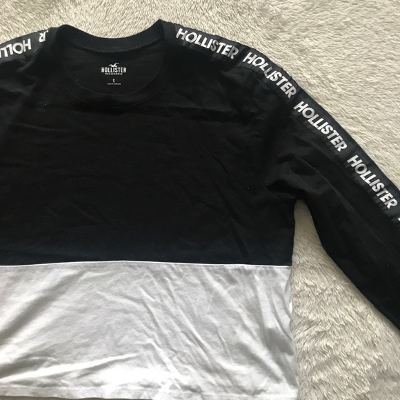 Hollister - Black and White Colorblock Long Sleeve - Picture 2 of 5